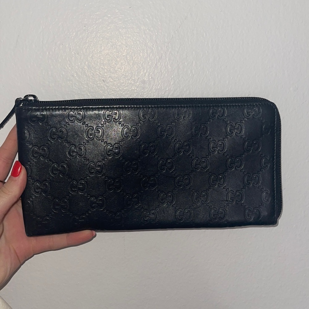 AUTHENTIC VINTAGE Gucci GG passport case